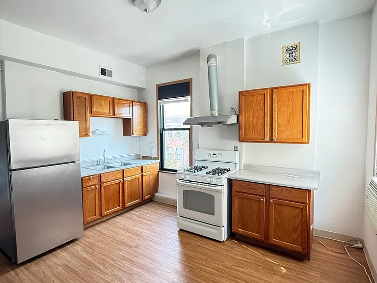 2901 S Emerald Ave #3R — Photo 8