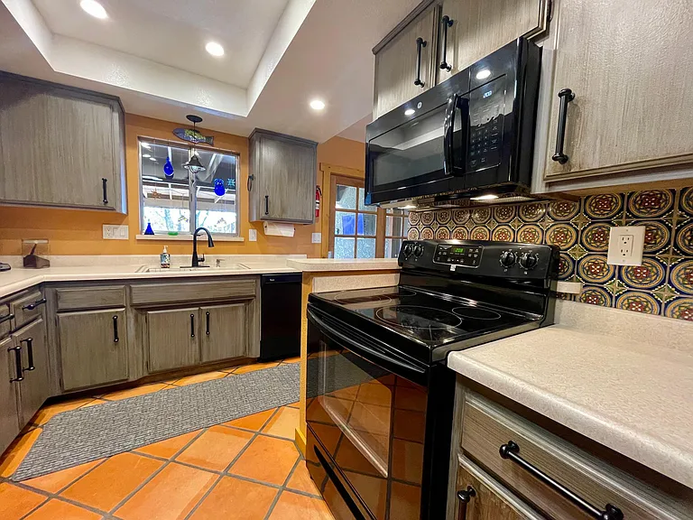 6564 Pine Springs Ave — Photo 10