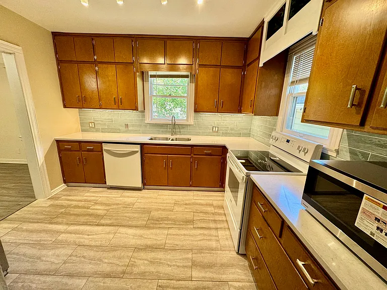 3102 College St — Photo 12