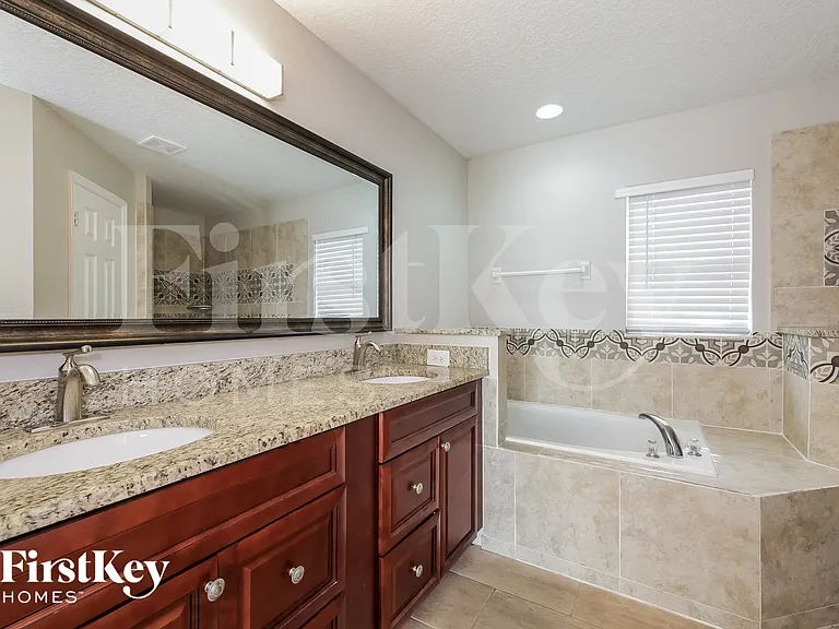 1031 Heron Ct — Photo 9