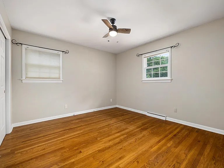 2526 W Huntington Dr — Photo 16