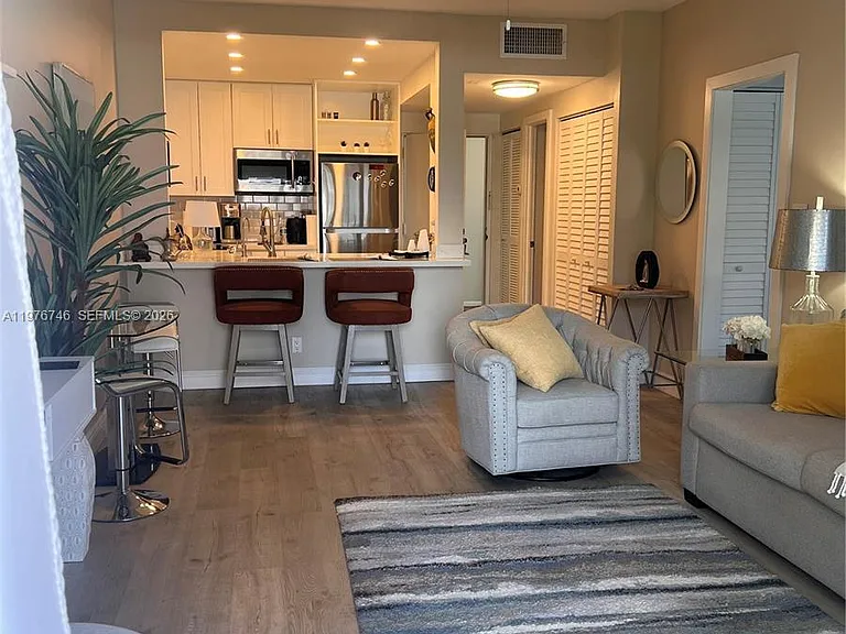 400 N Riverside Dr #410 — Photo 13