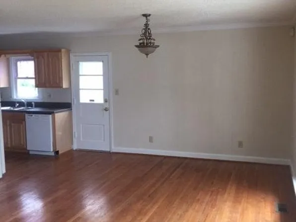 1303 Fireside St, Greensboro, NC 27407