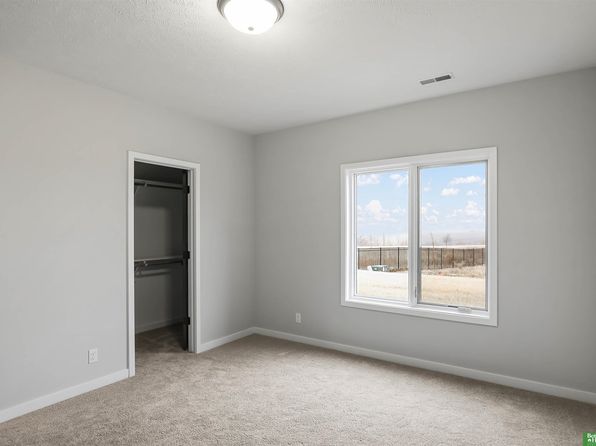 10008 Laramie St, Papillion, NE 68046