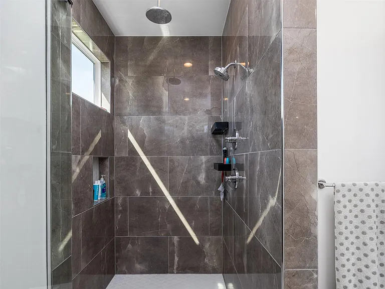 6309 Keegans Dr — Photo 21
