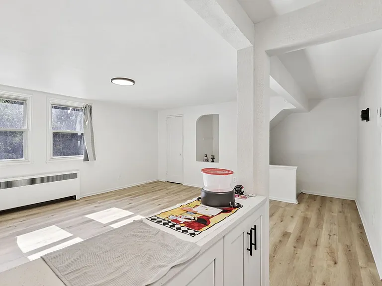 Charming 1, 2, and 3-Bedroom Townhomes in a Quiet Pittsburgh Neighborhood — Photo 32