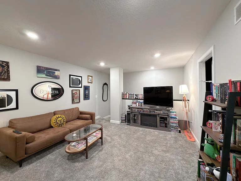 10518 Weston Way N — Photo 24