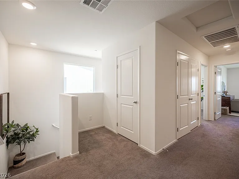 530 Gloster Ave — Photo 27