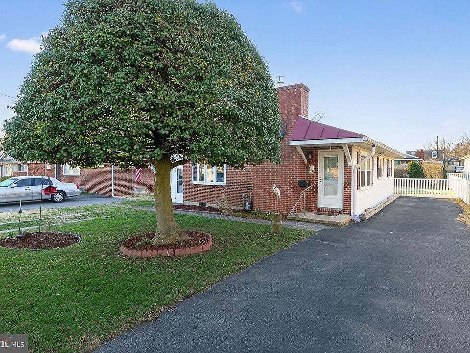 1st image of 219 Chelsea Rd