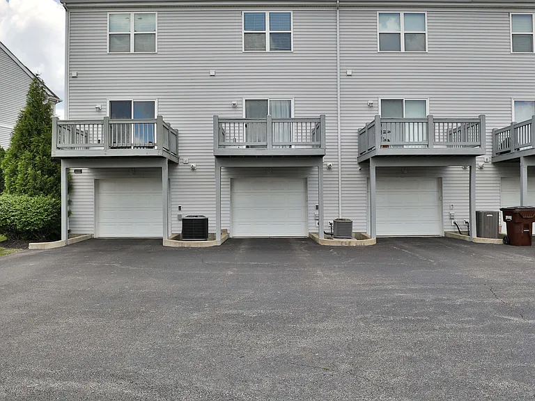 1413 Bloomington Blvd — Photo 30
