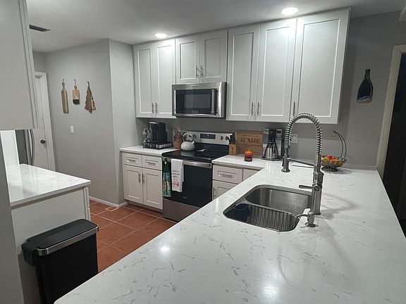 4th image of 3805 Gatewood Dr