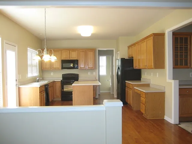 4 bed, 2.5 bath, 2400 sqft, $2,765 — Photo 3