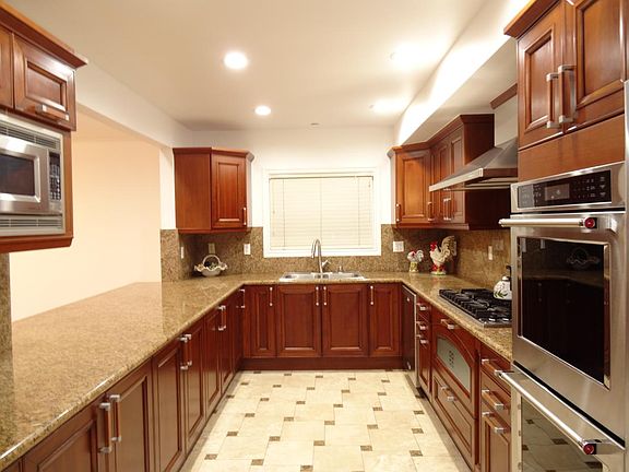 4th image of 1838 Westholme Ave Unit 105