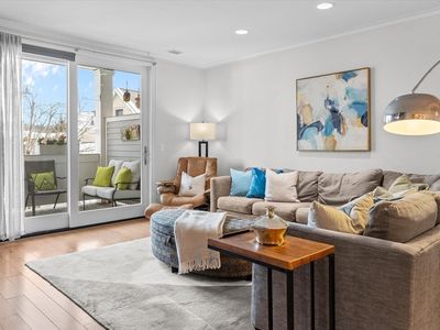 77 Court St #209, Newton, MA, 02458