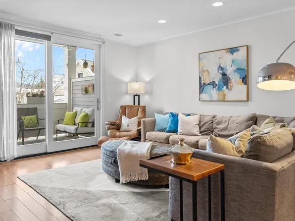 77 Court St #209, Newton, MA 02458
