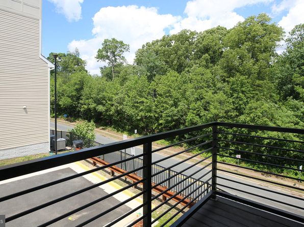 1398 Rail Stop Dr, Woodbridge, VA 22191