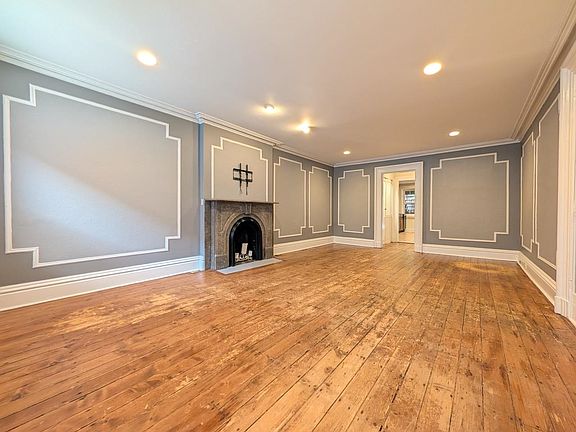 3rd image of 136 Mercer St #1