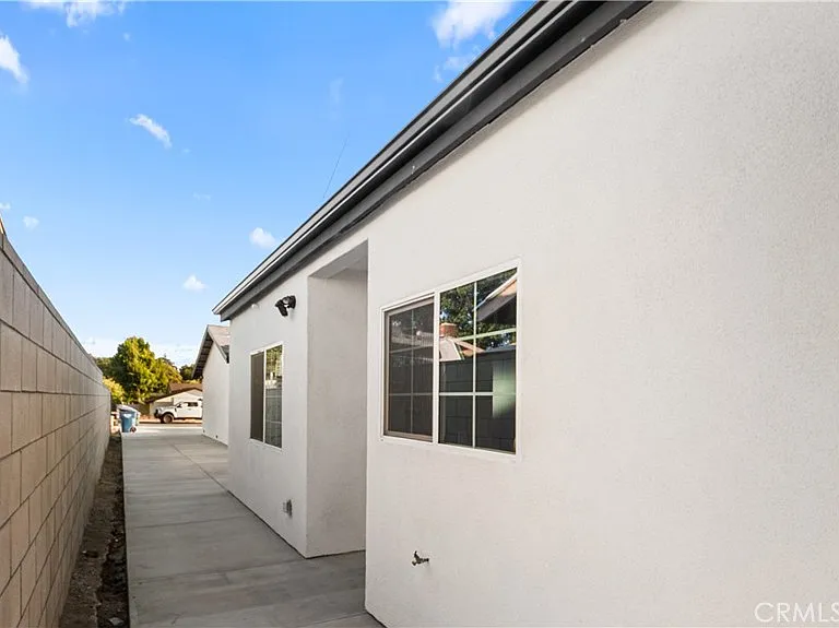 727 E Myrtle Ave #B — Photo 32