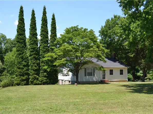 1192 W Academy St, Madison, NC 27025