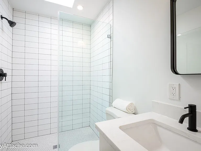631 Constitution Ave NE — Photo 19