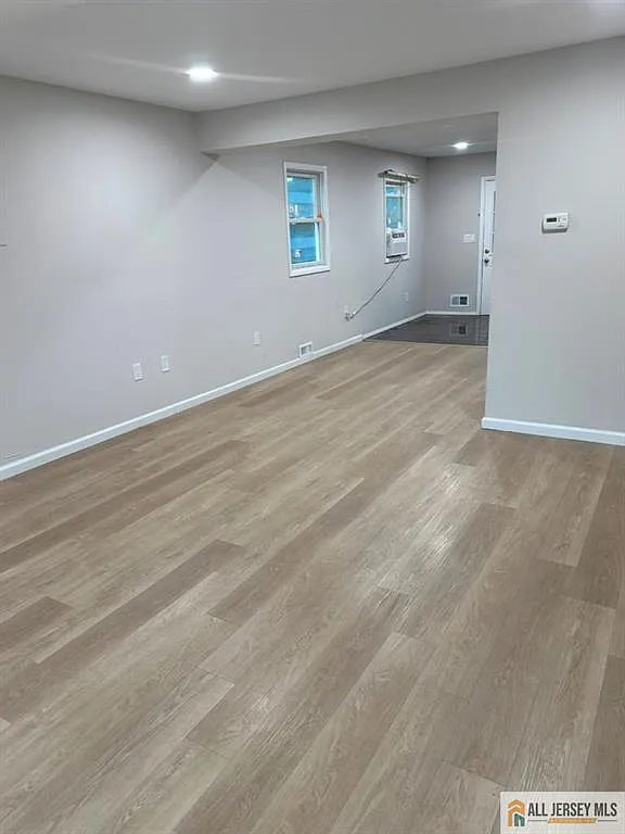 3 bed, 2.0 bath, 1200 sqft, $3,250 — Photo 4