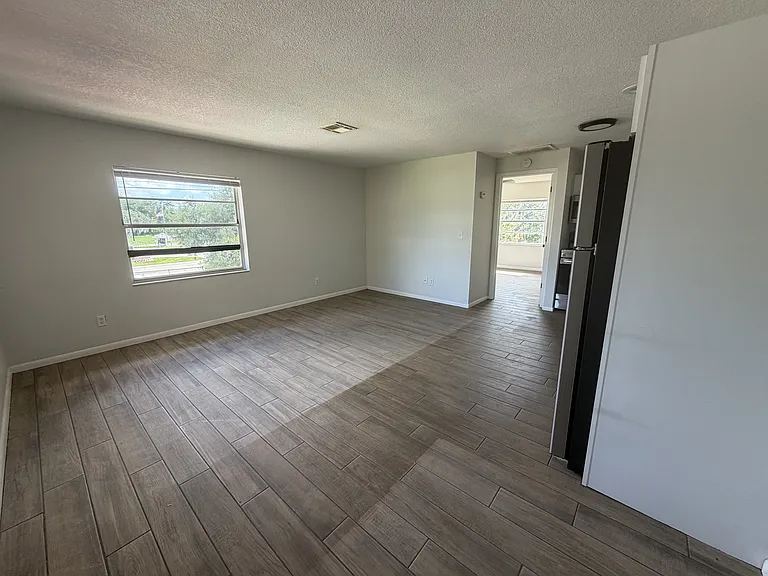 2305 K Ville Ave — Photo 2