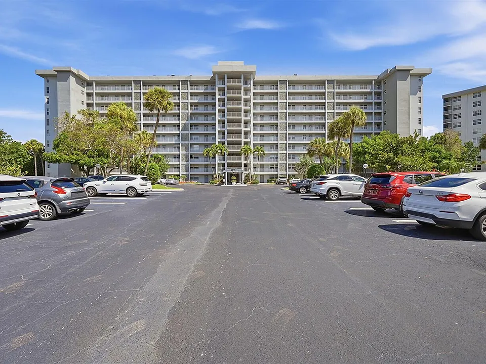 4015 W Palm Aire Dr #10