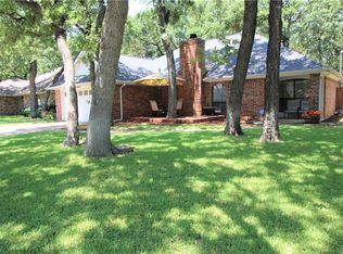 917 Glen Oak Dr, Burleson, TX 76028