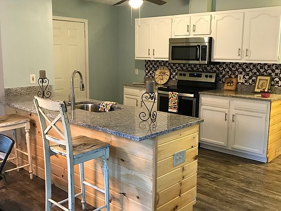 Open kitchen, granite!