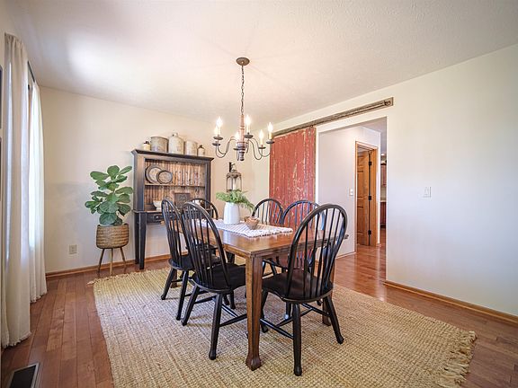5th image of 4457 Woodcrest Ln