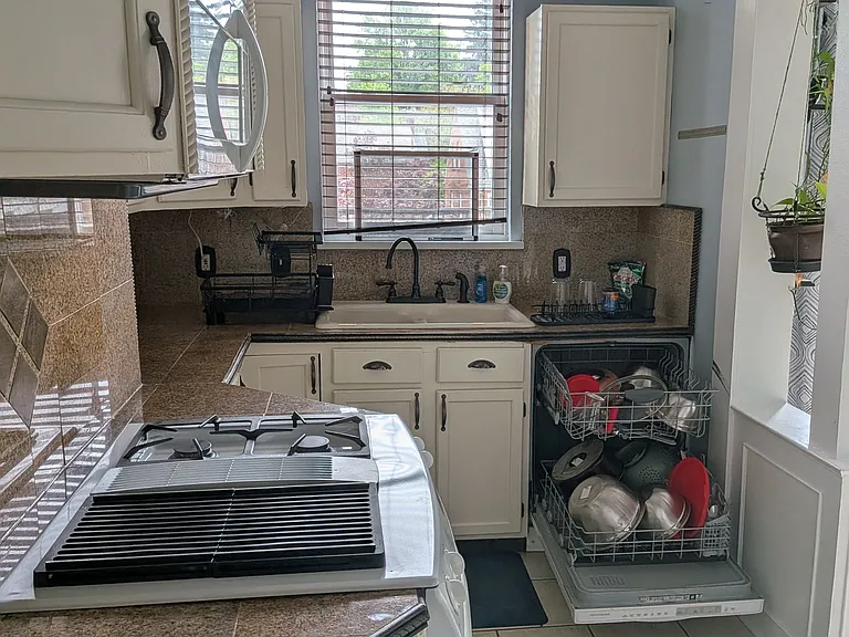 4327 Stanley St — Photo 8