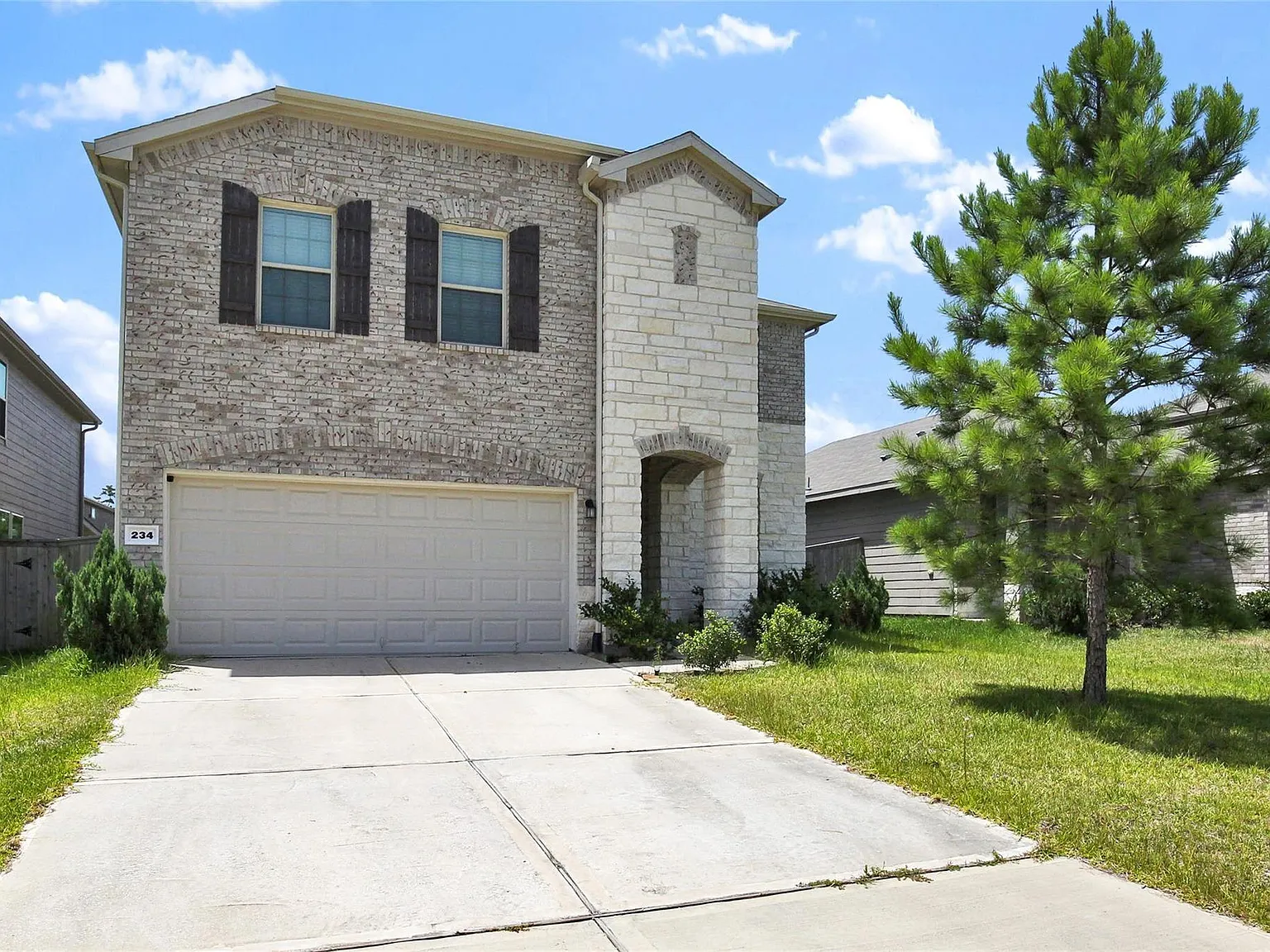 4 bed, 2.5 bath, 2610 sqft, $2,700 — Photo 2