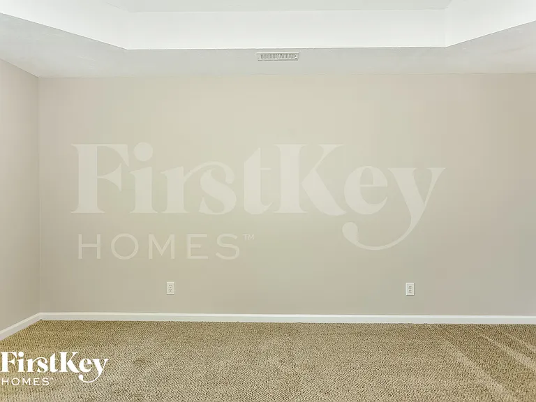 1161 Castlewood Dr — Photo 12