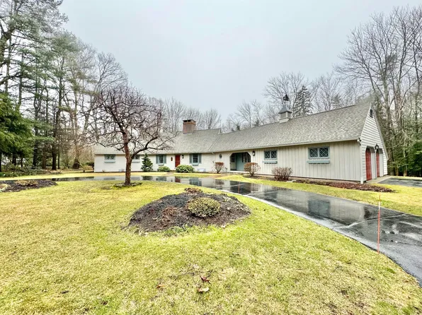 25 Fairfield Drive, Kennebunk, ME 04043