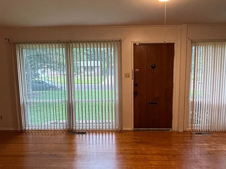 4108 S Park Dr — Photo 2