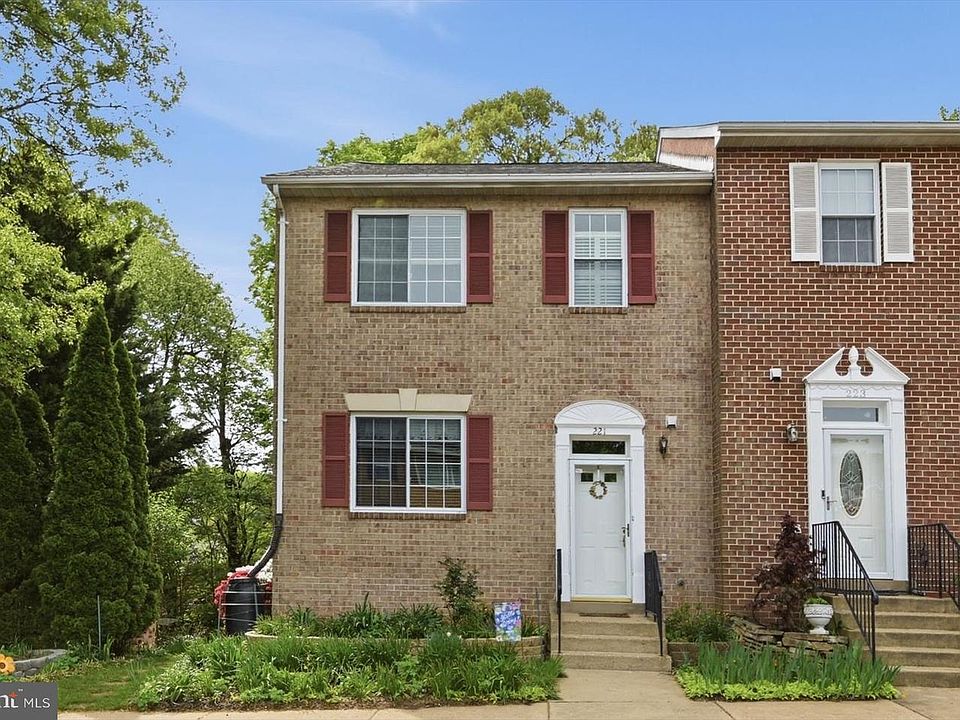 1st image of 221 Beacon Dr