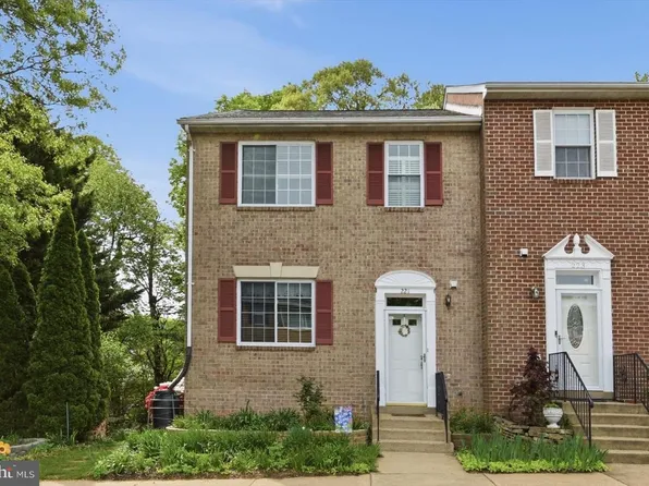 221 Beacon Dr, Sterling, VA 20164