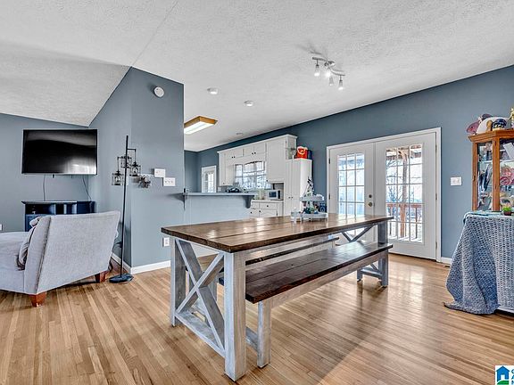 5th image of 75 Chestnut Vw