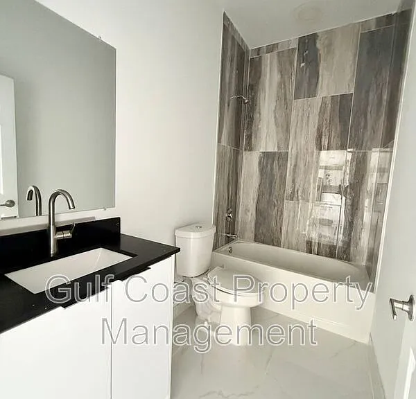 219 NW 23rd Ter — Photo 18