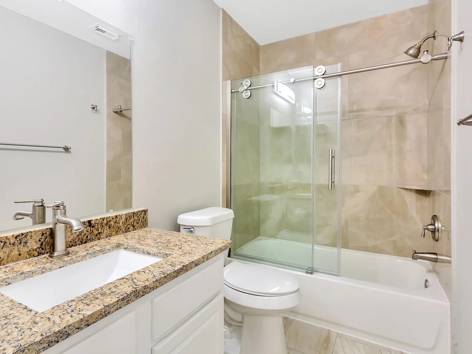 3 bed, 2.5 bath, 1233 sqft, $1,950 — Photo 2