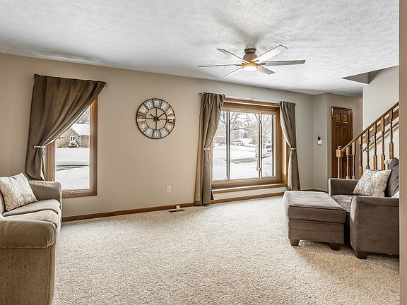 3rd image of 1103 Ridgeway Dr