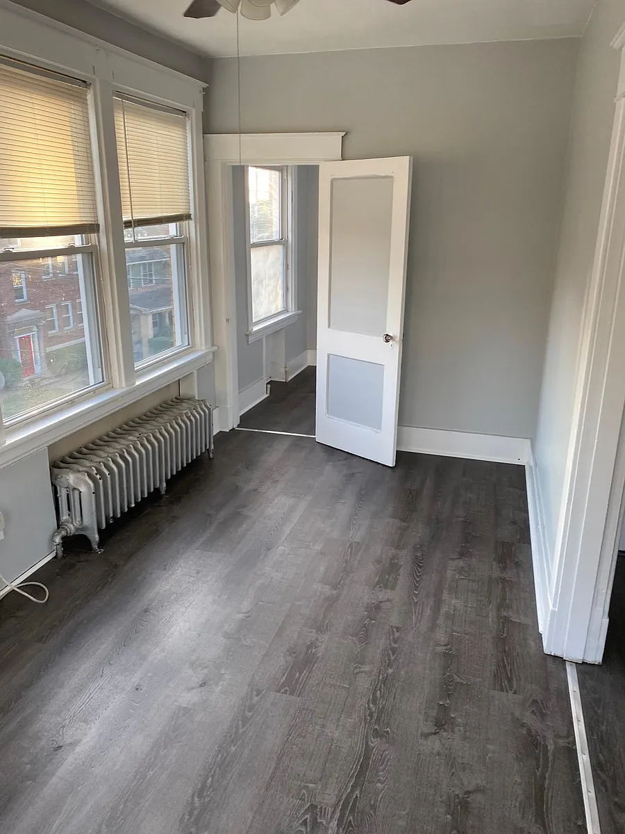 Building Photo - 1500 Dormont Ave #2
