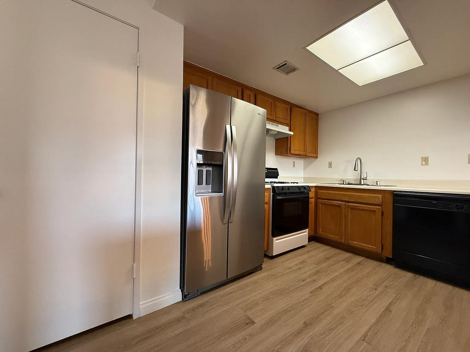 2 bed, 1.5 bath, 1175 sqft, $2,750 — Photo 4