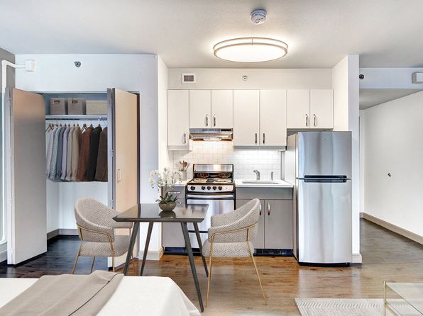 400 NE 45th St APT 330