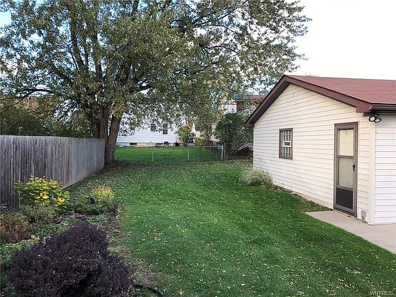 4th image of 70 Beale Ave