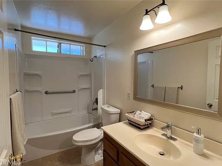 1037 Sunset Blvd #C — Photo 11