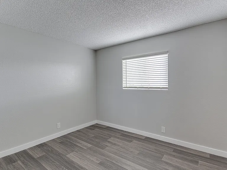 Red Rock Cove Apartments — Photo 31