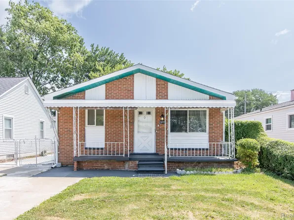 32000 Saint Margaret St, Saint Clair Shores, MI 48082
