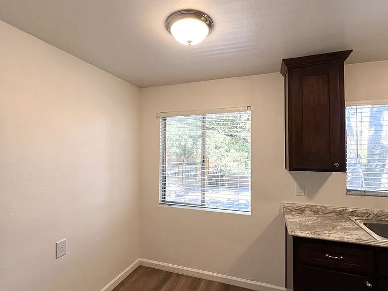 1408 G St — Photo 18