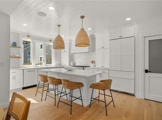 7 Wellington Ave, Newport, RI 02840